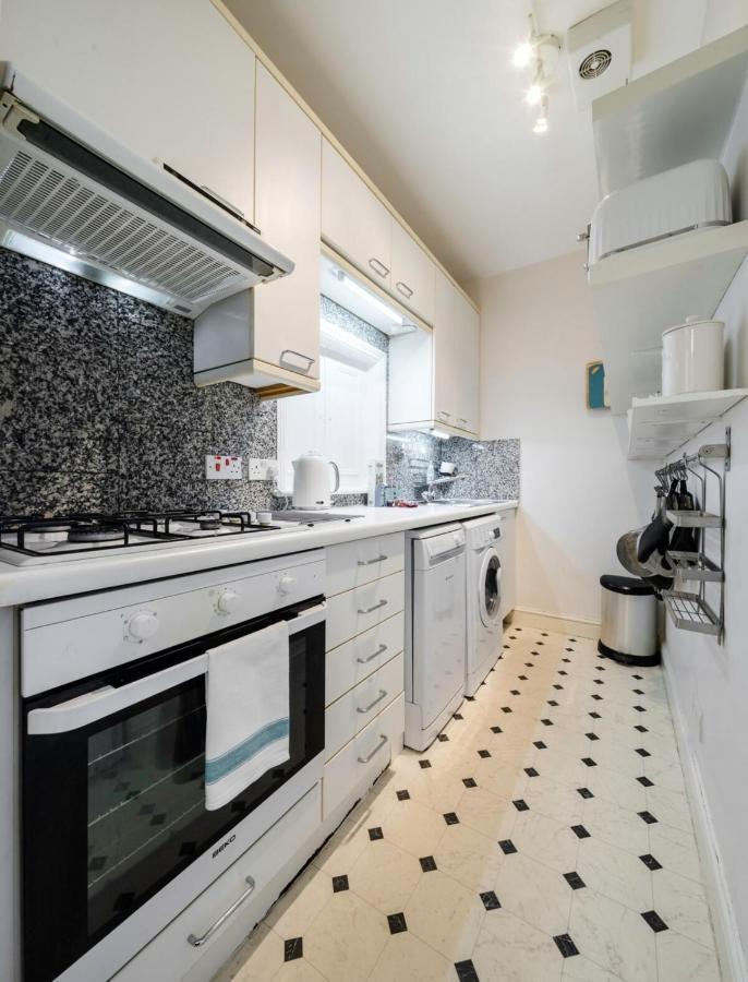 Elegant Earl'S Court 2 Bedroom Flat Just 4 Minutes From Tube Лондон Экстерьер фото
